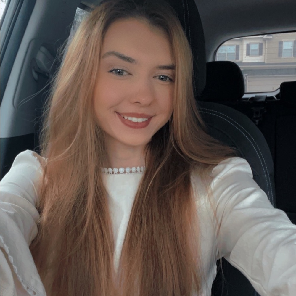 Meet your Posher, Alexis